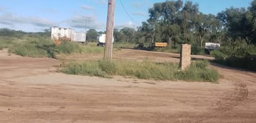 Terreno, casa y tinglado en Paso Viejo